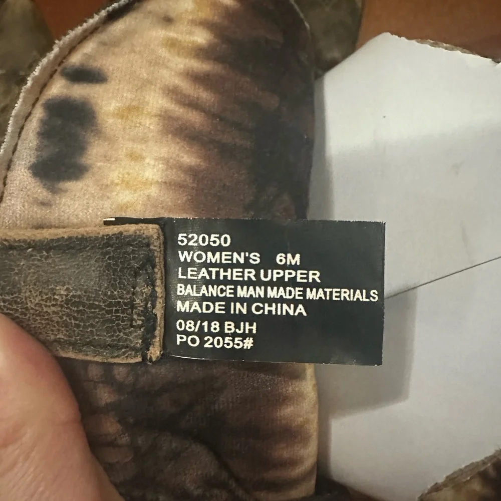 Laredo Brown Heeled Boots with Embroidered Design - Picture 2 of 7